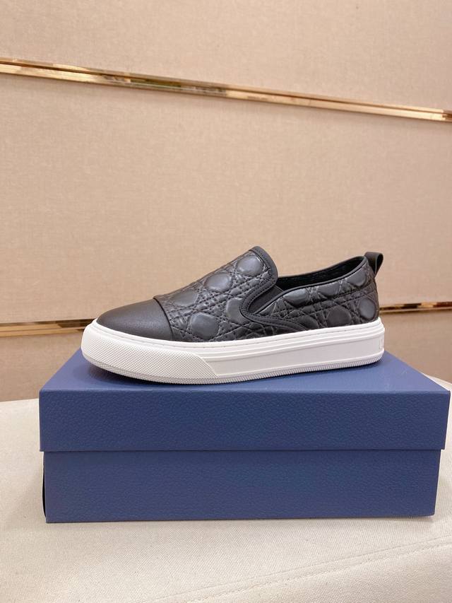 调工厂p价 男装男鞋 运动原单 皮里*绒里可选 迪奥 Dio* 新款休闲运动风男鞋，全新款设计，完美做工，一脚蹬懒人款打造装柜品质，鞋面：进口头层牛皮，羊皮内里