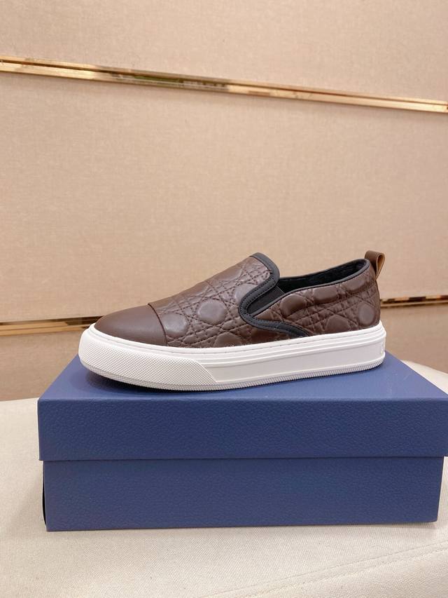 调工厂p价 男装男鞋 运动原单 皮里*绒里可选 迪奥 Dio* 新款休闲运动风男鞋，全新款设计，完美做工，一脚蹬懒人款打造装柜品质，鞋面：进口头层牛皮，羊皮内里