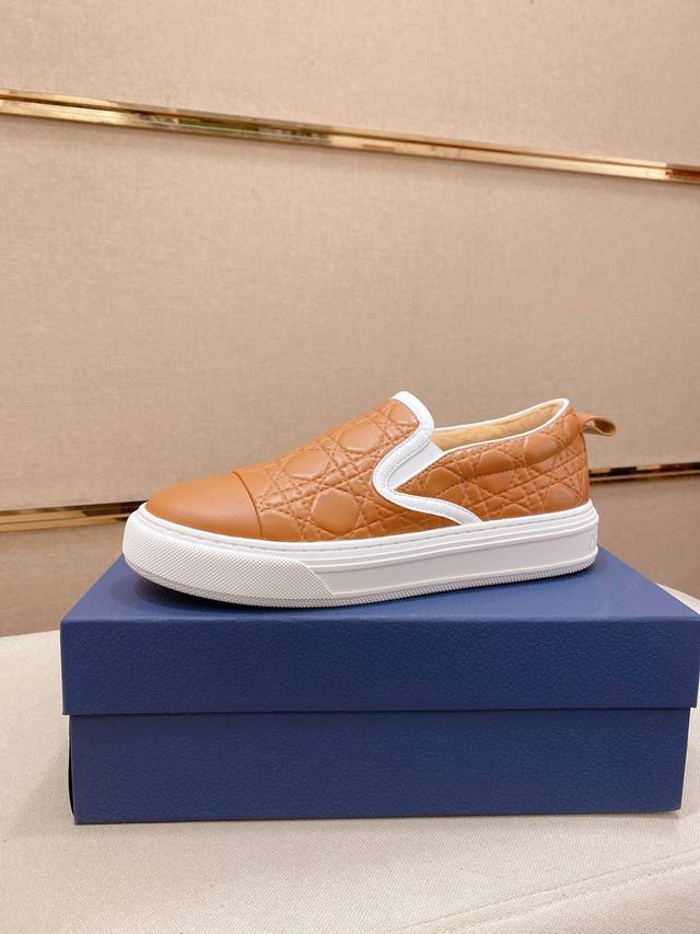 调工厂p价 男装男鞋 运动原单 皮里*绒里可选 迪奥 Dio* 新款休闲运动风男鞋，全新款设计，完美做工，一脚蹬懒人款打造装柜品质，鞋面：进口头层牛皮，羊皮内里