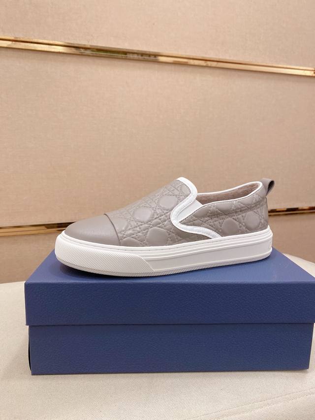 调工厂p价 男装男鞋 运动原单 皮里*绒里可选 迪奥 Dio* 新款休闲运动风男鞋，全新款设计，完美做工，一脚蹬懒人款打造装柜品质，鞋面：进口头层牛皮，羊皮内里