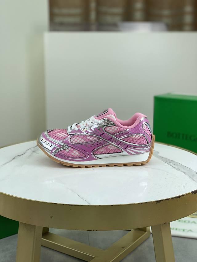 调工厂p价 男装男鞋 运动原单 Bottega Veneta全新Orbit 运动鞋情侣款 该鞋款灵感取材自90 年代运动鞋的鞋型轮廓，其特色在于网状纹理的应用以