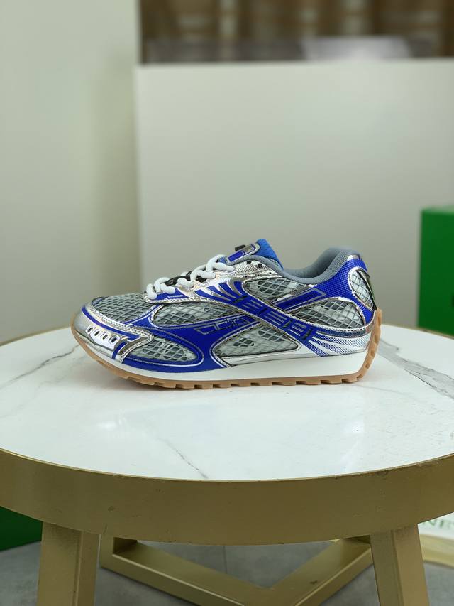 调工厂p价 男装男鞋 运动原单 Bottega Veneta全新Orbit 运动鞋情侣款 该鞋款灵感取材自90 年代运动鞋的鞋型轮廓，其特色在于网状纹理的应用以