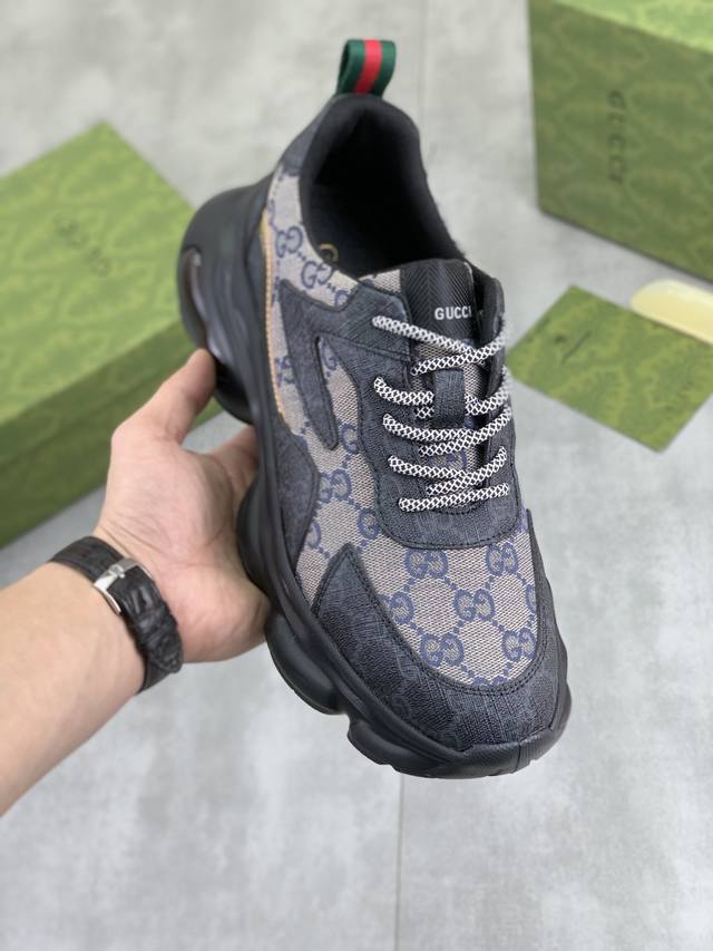 调工厂p价 男装男鞋 运动原单 古奇Gucci 官网最新款休闲时尚男鞋，爆款版型简洁大气，潮男专属.独有的官网最新品牌双G素元素古奇原版装饰，时尚又大方，面料原