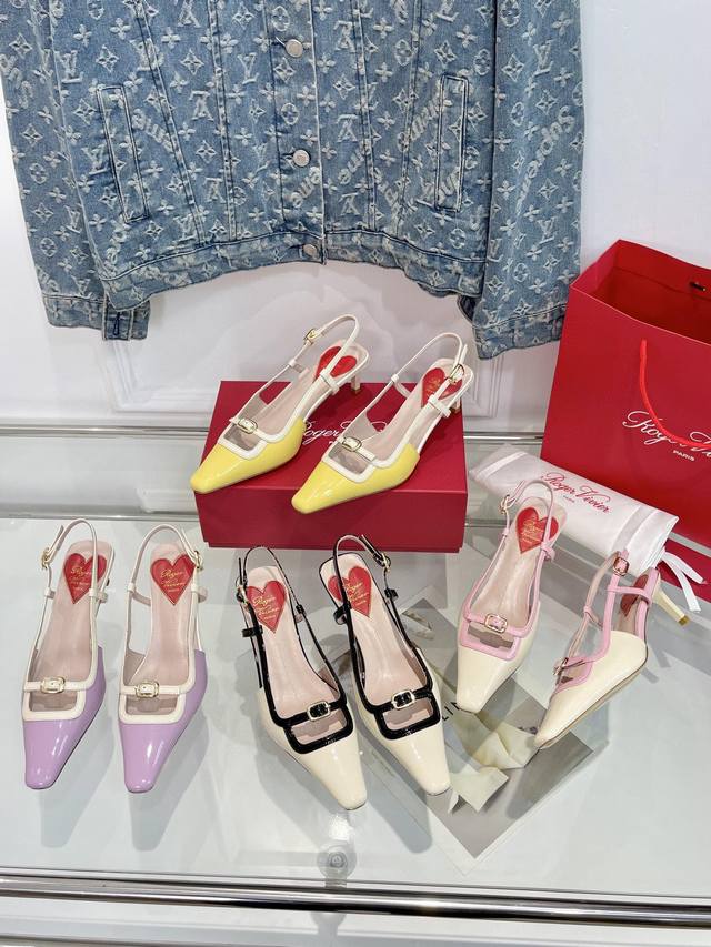 工厂p价 女装女鞋 运动原单 Rogervivier 2025春夏新款后袢中跟女鞋. 双色拼接特 为名媛淑女缔造的鞋履. 构筑令人向往的绮丽美梦. 面料进口牛柒