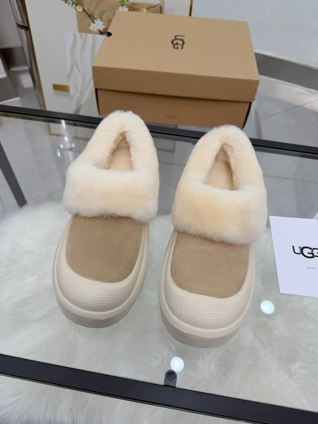 小毛领雪地靴 太可爱啦！ 冬天的安全感是这双雪地靴给的！暖乎乎 行走的羊咩咩实在是太可爱啦超美腻 简洁、精美风格是很多女孩的心头好！上脚美炸了！防水 防污 防滑