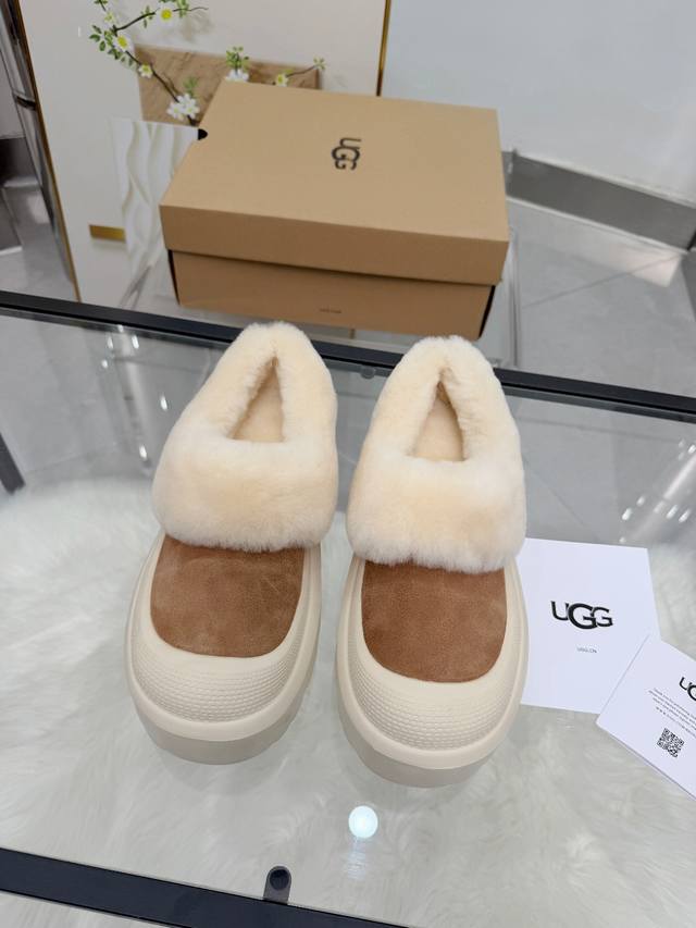 小毛领雪地靴 太可爱啦！ 冬天的安全感是这双雪地靴给的！暖乎乎 行走的羊咩咩实在是太可爱啦超美腻 简洁、精美风格是很多女孩的心头好！上脚美炸了！防水 防污 防滑