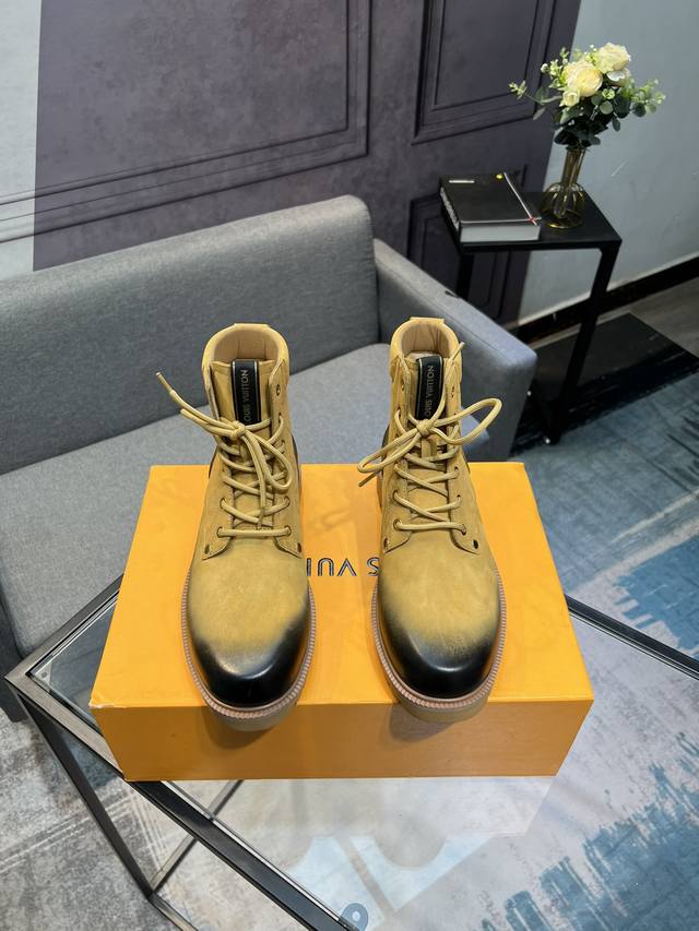 L家 最新款Lv男士商务休闲男靴，奢华尊贵那是必须的，全部采用进口原版头层牛皮，只为打造更为舒适的穿着体验，顶级进口水染全牛里，原版高耐磨大底！ Size:男3