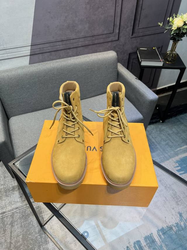 L家 最新款Lv男士商务休闲男靴，奢华尊贵那是必须的，全部采用进口原版头层牛皮，只为打造更为舒适的穿着体验，顶级进口水染全牛里，原版高耐磨大底！ Size:男3