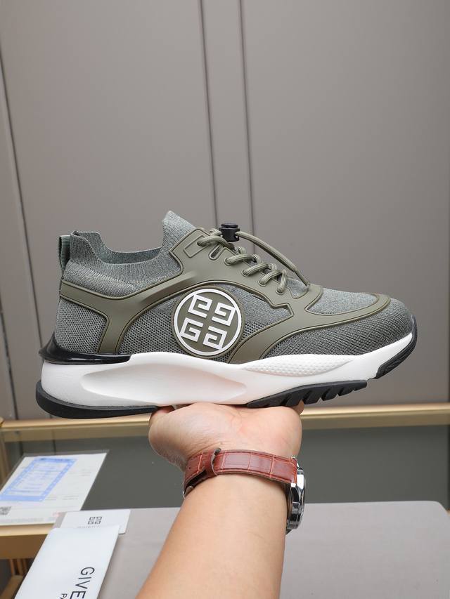 Givench*.纪梵希男士厚底休闲鞋，采用进口高弹力飞织滴胶打造，拼色设计，侧边品牌Logo装饰，立体复合式拼接缝合！舒适度高！Size：38-44 45定做