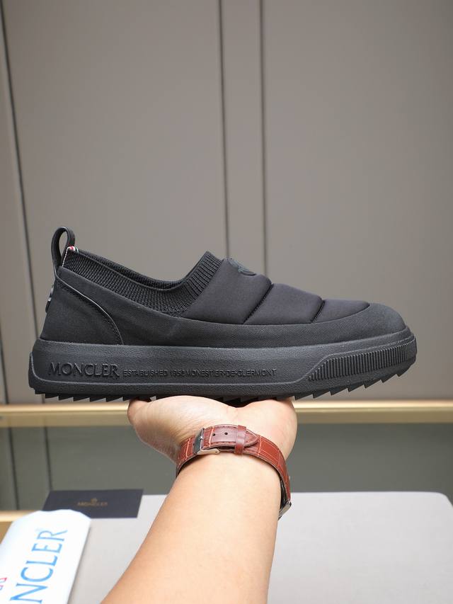 Moncler 盟可睐 蒙口 -高端品质 原单 休闲运动鞋 -鞋面；粒面纹小牛皮、品牌帆布布匹车缝线、鞋口弹力飞织 针织 布匹、鞋舌.后跟.车缝品牌塑胶标识 -