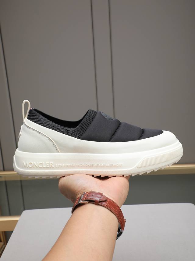 Moncler 盟可睐 蒙口 -高端品质 原单 休闲运动鞋 -鞋面；粒面纹小牛皮、品牌帆布布匹车缝线、鞋口弹力飞织 针织 布匹、鞋舌.后跟.车缝品牌塑胶标识 -