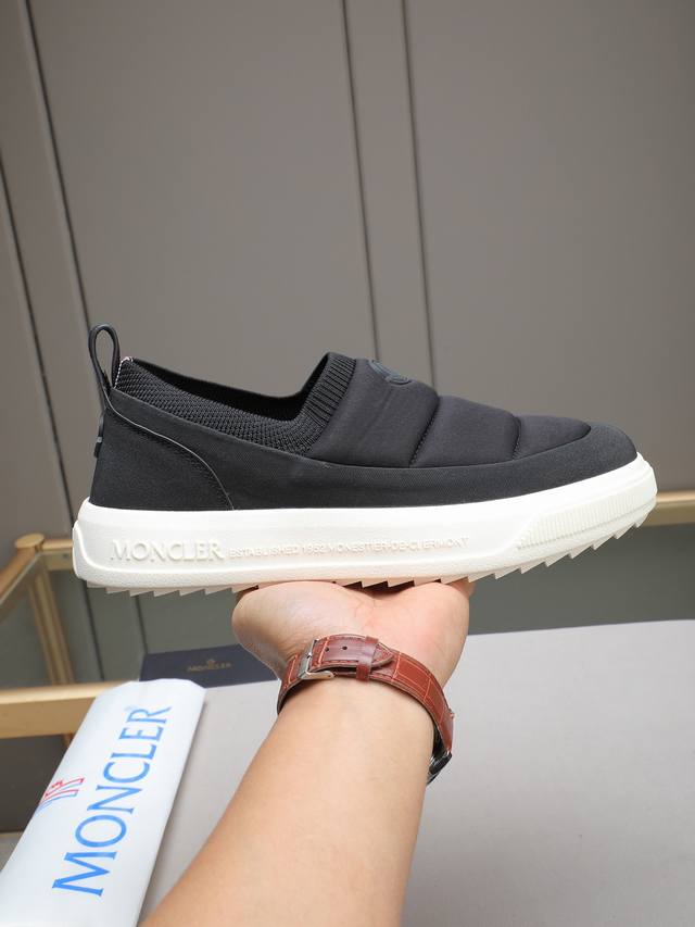 Moncler 盟可睐 蒙口 -高端品质 原单 休闲运动鞋 -鞋面；粒面纹小牛皮、品牌帆布布匹车缝线、鞋口弹力飞织 针织 布匹、鞋舌.后跟.车缝品牌塑胶标识 -