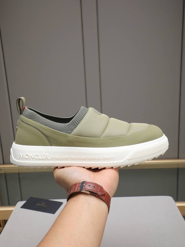 Moncler 盟可睐 蒙口 -高端品质 原单 休闲运动鞋 -鞋面；粒面纹小牛皮、品牌帆布布匹车缝线、鞋口弹力飞织 针织 布匹、鞋舌.后跟.车缝品牌塑胶标识 -
