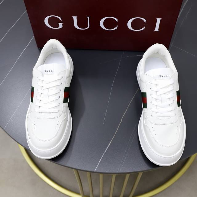 出厂价pp： Gucci 顶级代购 古奇 炸街款饼干鞋新品专柜同步发售原厂配置，意大利进口进口牛皮面料，高品质拼接复杂工艺，透气舒适内里鞋底：原厂特供原版底超级