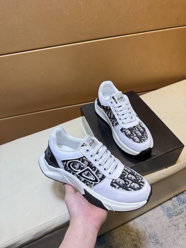 迪奥*Diao 原单品质.～ 独特现代风运动鞋。休闲鞋潮男必备款 意大利进口原版品牌，进口原版皮，羊里 拒绝脱色磨脚 鞋底：原厂特供原版底，法国懒人风格设计 贴