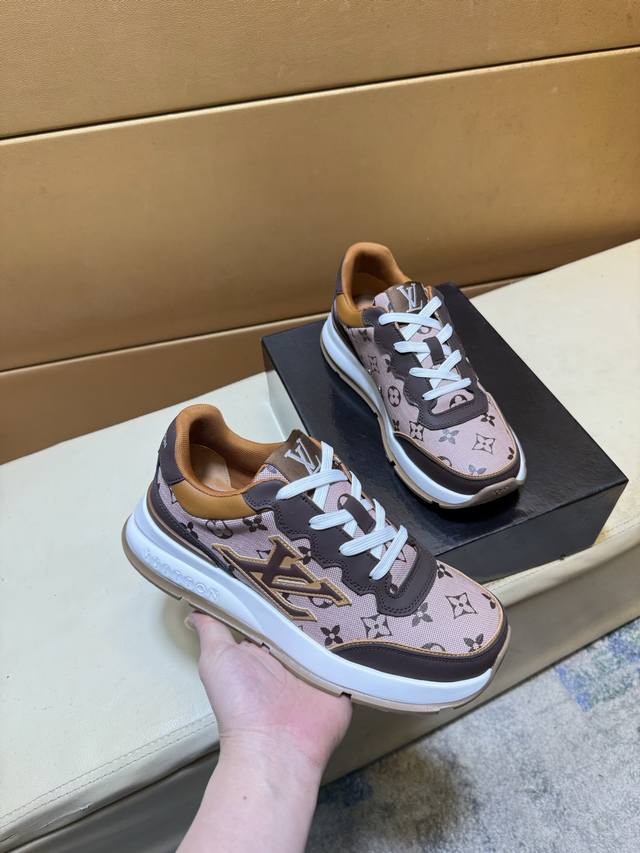 Louis Vuitton Lv 路易威登 原单品质.～ 独特现代风运动鞋。休闲鞋潮男必备款 意大利进口原版品牌，进口原版皮，猪里 拒绝脱色磨脚 鞋底：原厂特供