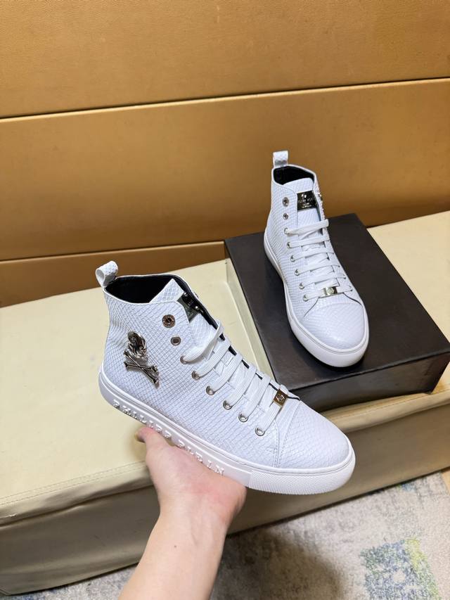 pp 菲利普 原单品质.～ 独特现代风运动鞋。休闲鞋潮男必备款 意大利进口原版品牌，进口原版皮，羊 拒绝脱色磨脚 鞋底：原厂特供原版底，法国懒人风格设计 贴脚