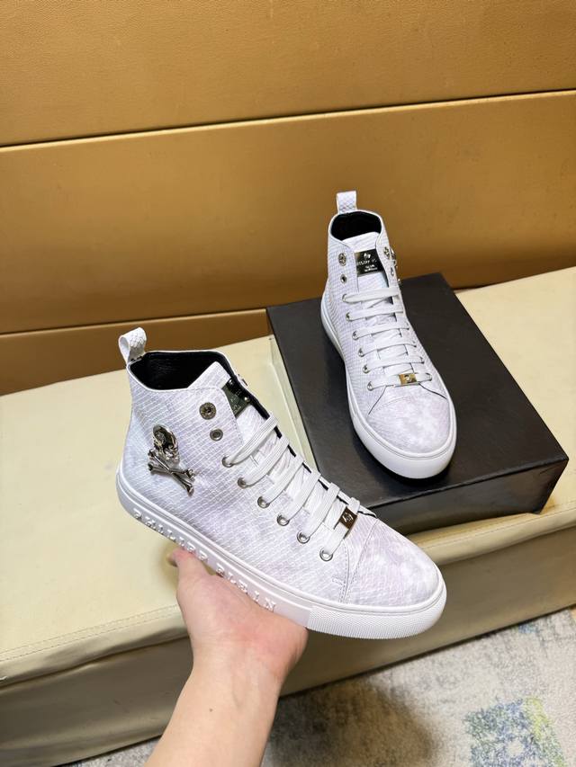 pp 菲利普 原单品质.～ 独特现代风运动鞋。休闲鞋潮男必备款 意大利进口原版品牌，进口原版皮，羊 拒绝脱色磨脚 鞋底：原厂特供原版底，法国懒人风格设计 贴脚