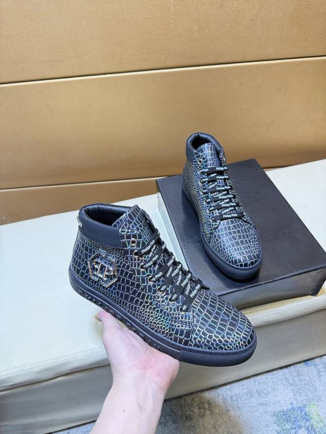 pp 菲利普 原单品质.～ 独特现代风运动鞋。休闲鞋潮男必备款 意大利进口原版品牌，进口原版皮，羊 拒绝脱色磨脚 鞋底：原厂特供原版底，法国懒人风格设计 贴脚