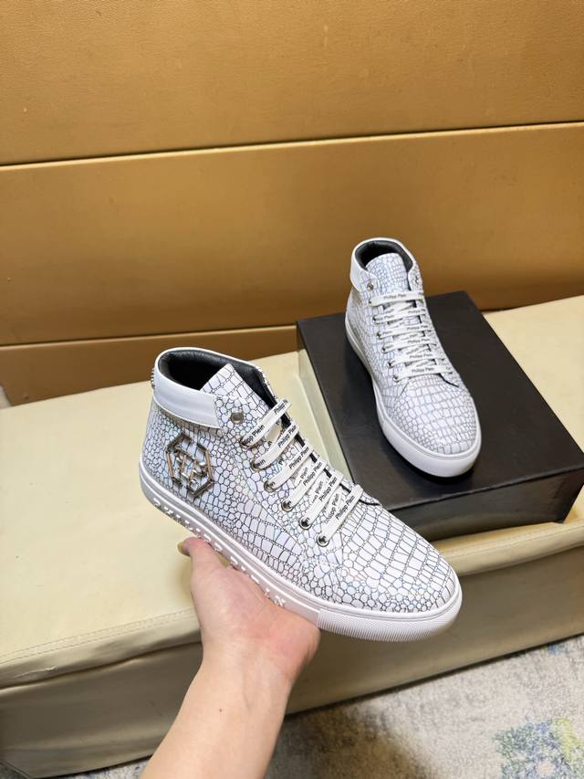 pp 菲利普 原单品质.～ 独特现代风运动鞋。休闲鞋潮男必备款 意大利进口原版品牌，进口原版皮，羊 拒绝脱色磨脚 鞋底：原厂特供原版底，法国懒人风格设计 贴脚