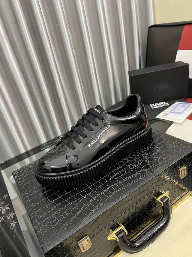 出厂价pp： 新品Calvin Klei*卡尔文 克莱恩～高端男士慢跑鞋经典运动休闲鞋！顶级代购原单货！原版进口牛皮搭配进口透气网布面料进口牛皮垫脚透气网布面料