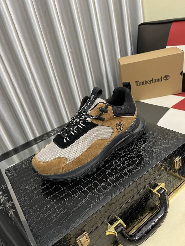 出厂价pp： Timberlan*添柏岚靴子 完美Hold住所有穿搭 自由随性 N种搭配 我可太喜欢的高颜值马丁靴！！！ 吊带搭宽松牛仔裤 牛仔裙 绝配 顶配这