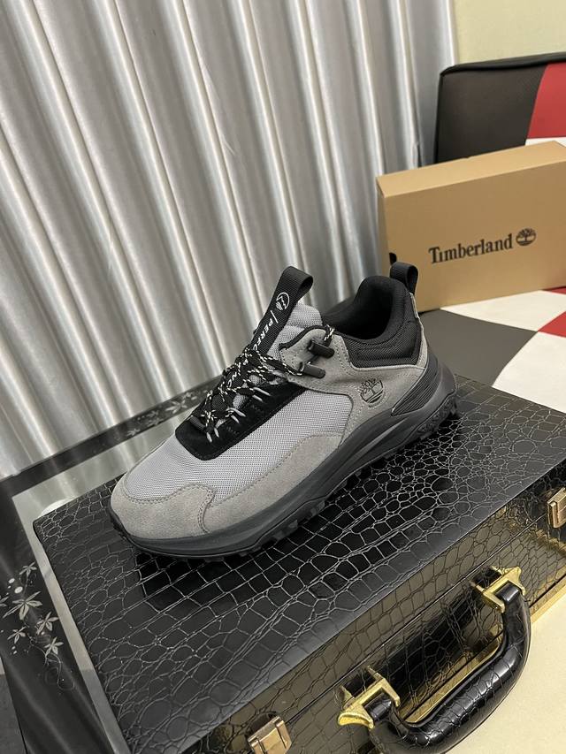 出厂价pp： Timberlan*添柏岚靴子 完美Hold住所有穿搭 自由随性 N种搭配 我可太喜欢的高颜值马丁靴！！！ 吊带搭宽松牛仔裤 牛仔裙 绝配 顶配这