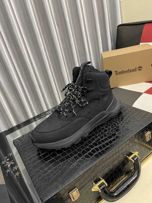 出厂价pp： Timberlan*添柏岚靴子 完美Hold住所有穿搭 自由随性 N种搭配 我可太喜欢的高颜值马丁靴！！！ 吊带搭宽松牛仔裤 牛仔裙 绝配 顶配这