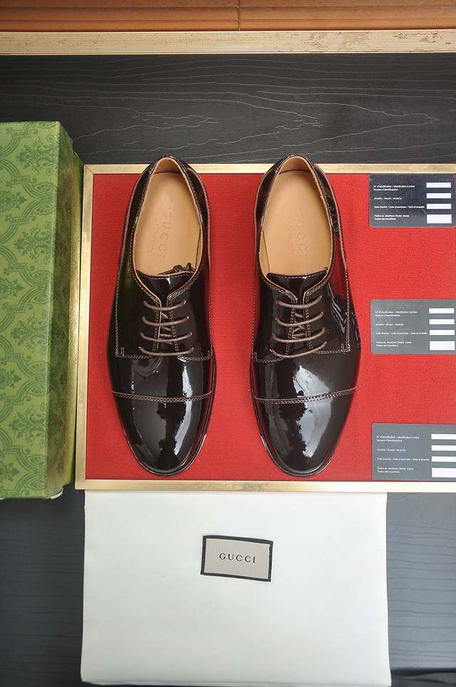 出厂价p 品牌：Gucci 古奇 标准码：男码39 44 45 46可以定做 等级：官网同款 原单品质 材料：原版牛皮 水染牛皮内里 原版橡胶大底 款式类别：男