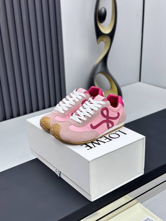 工厂p价p￥ 罗意威 Loew* 全新Flow Runner2.0系列新款走秀运动鞋 全新配色复古系列跑鞋 之前被他家种草的宝宝.这次的款式千万不要错过.轻便舒