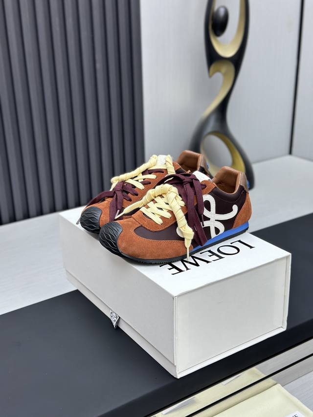 工厂p价p￥ 罗意威 Loew* 全新Flow Runner2.0系列新款走秀运动鞋 全新配色复古系列跑鞋 之前被他家种草的宝宝.这次的款式千万不要错过.轻便舒