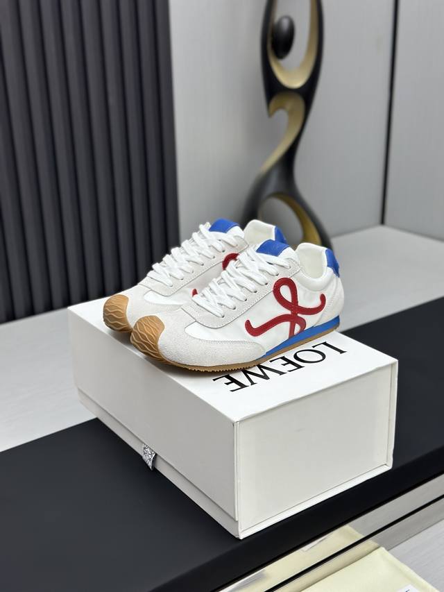 工厂p价p￥ 罗意威 Loew* 全新Flow Runner2.0系列新款走秀运动鞋 全新配色复古系列跑鞋 之前被他家种草的宝宝.这次的款式千万不要错过.轻便舒