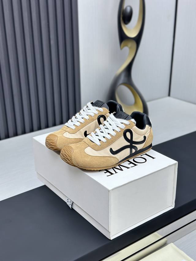 工厂p价p￥ 罗意威 Loew* 全新Flow Runner2.0系列新款走秀运动鞋 全新配色复古系列跑鞋 之前被他家种草的宝宝.这次的款式千万不要错过.轻便舒