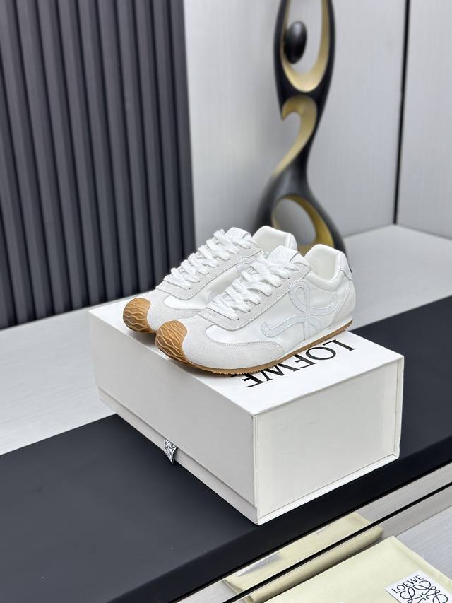 工厂p价p￥ 罗意威 Loew* 全新Flow Runner2.0系列新款走秀运动鞋 全新配色复古系列跑鞋 之前被他家种草的宝宝.这次的款式千万不要错过.轻便舒