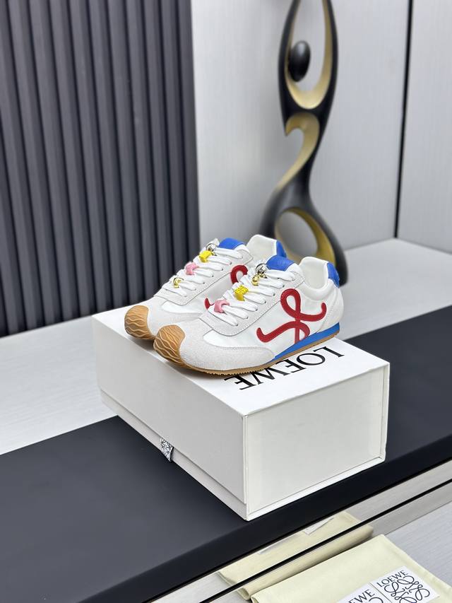 工厂p价p￥ 罗意威 Loew* 全新Flow Runner2.0系列新款走秀运动鞋 全新配色复古系列跑鞋 之前被他家种草的宝宝.这次的款式千万不要错过.轻便舒