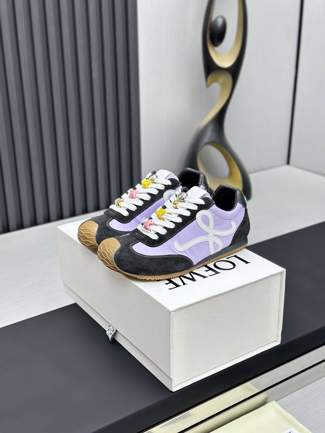 工厂p价p￥ 罗意威 Loew* 全新Flow Runner2.0系列新款走秀运动鞋 全新配色复古系列跑鞋 之前被他家种草的宝宝.这次的款式千万不要错过.轻便舒