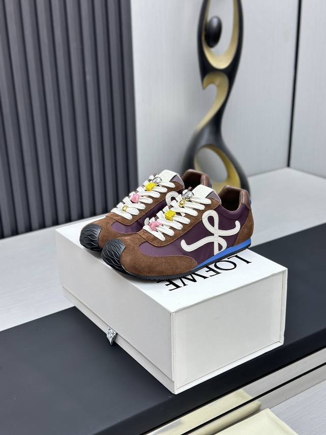 工厂p价p￥ 罗意威 Loew* 全新Flow Runner2.0系列新款走秀运动鞋 全新配色复古系列跑鞋 之前被他家种草的宝宝.这次的款式千万不要错过.轻便舒