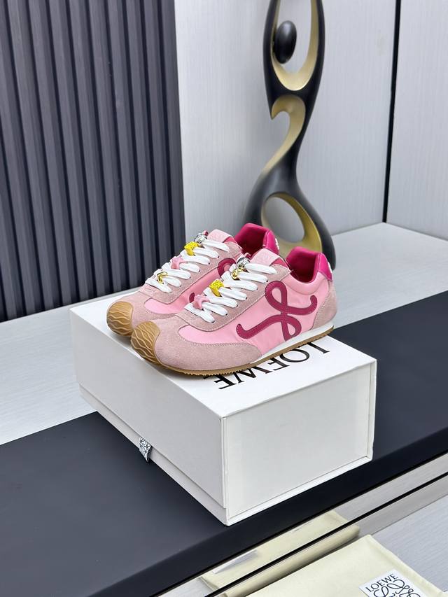 工厂p价p￥ 罗意威 Loew* 全新Flow Runner2.0系列新款走秀运动鞋 全新配色复古系列跑鞋 之前被他家种草的宝宝.这次的款式千万不要错过.轻便舒