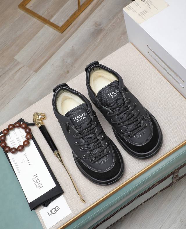 出厂价p Iuggi 新款复古老花男鞋 休闲百搭 高级感满满 时尚轻奢个性款 联名款 复古老花因素 帅气范儿十足 头层绒面牛皮 内里羊毛 鞋底橡胶大底 轻便又防