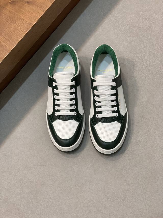 情侣款 Saint Laurent 罗兰顶级代购 圣 炸街男神高帮靴子休闲款运动鞋来袭，超人气新品专柜同步，鞋面意大利原版进口牛皮，拼接复杂工艺完美复刻，进口毛