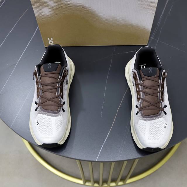 出厂价pp： Cloud X 4 全新综合体能训练Cloud X 舒适乐趣跑，缓震、轻量 On昂跑 Cloudsurfer上演中底“变形计” ，打破传统格局缔造