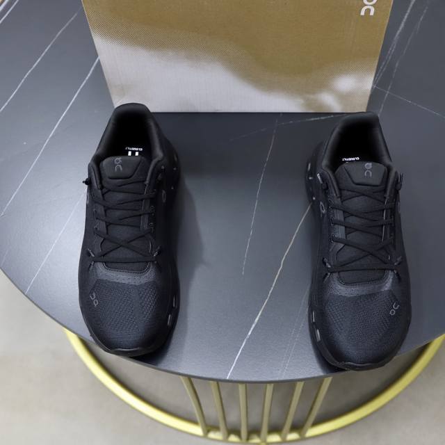 出厂价pp： Cloud X 4 全新综合体能训练Cloud X 舒适乐趣跑，缓震、轻量 On昂跑 Cloudsurfer上演中底“变形计” ，打破传统格局缔造