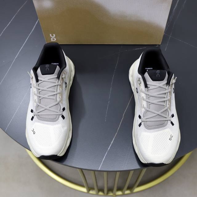 出厂价pp： Cloud X 4 全新综合体能训练Cloud X 舒适乐趣跑，缓震、轻量 On昂跑 Cloudsurfer上演中底“变形计” ，打破传统格局缔造