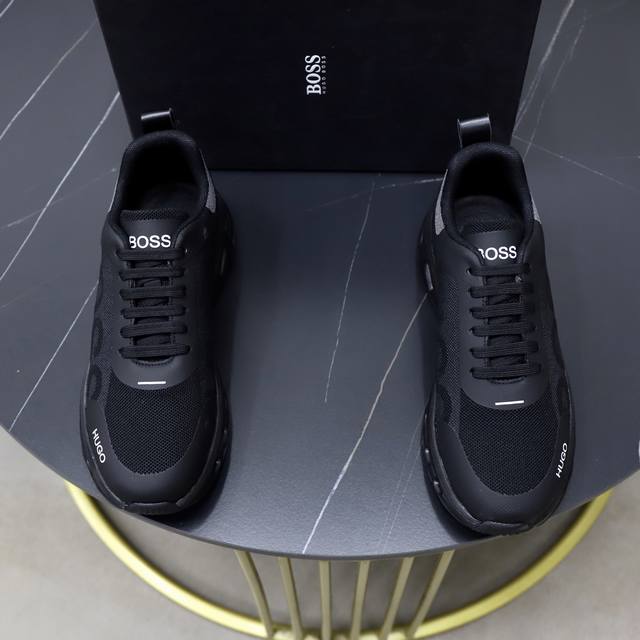 出厂价pp： Boss -鞋面：品牌布匹拼接皮料 -内里：舒适透气 -大底：原版轻便柔软耐磨大底 -超高品控 做工精细：凸显 高端 贵气 档次 -Size ：3