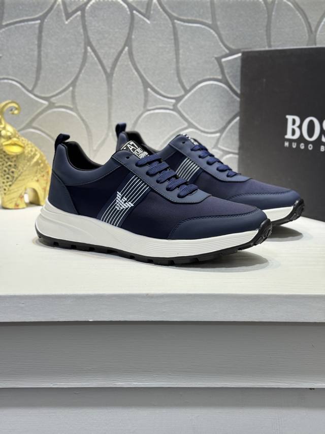 Armani 阿玛尼 力推经典款休闲男鞋，全新米兰时装时尚的设计，完美做工，打造装柜品质，鞋面：牛皮配时尚精美品牌网面材料柔软舒适，真皮鞋垫，橡胶耐磨大底，你值