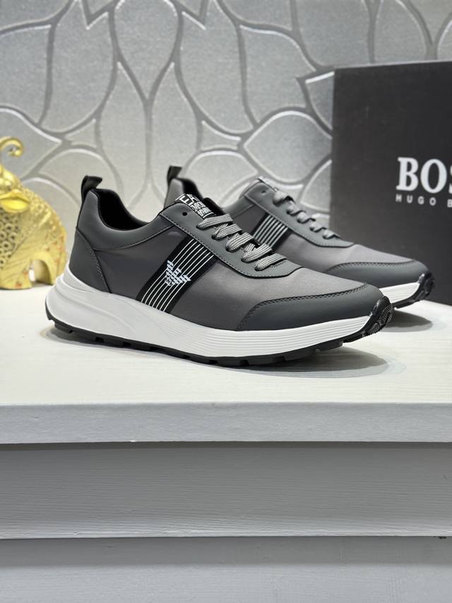 Armani 阿玛尼 力推经典款休闲男鞋，全新米兰时装时尚的设计，完美做工，打造装柜品质，鞋面：牛皮配时尚精美品牌网面材料柔软舒适，真皮鞋垫，橡胶耐磨大底，你值