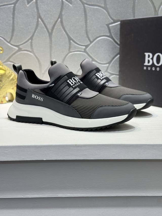 Bos＊ 男士精品 Boss 运动男鞋，本款是官方主打经典款，1:1质量，原厂名师制作，采用牛皮搭配面料舒适透气网布内里。完美楦型，大方时尚的设计，吸引了众多消