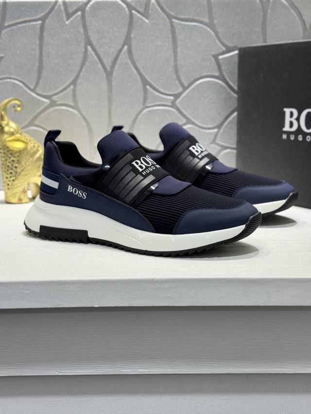 Bos＊ 男士精品 Boss 运动男鞋，本款是官方主打经典款，1:1质量，原厂名师制作，采用牛皮搭配面料舒适透气网布内里。完美楦型，大方时尚的设计，吸引了众多消