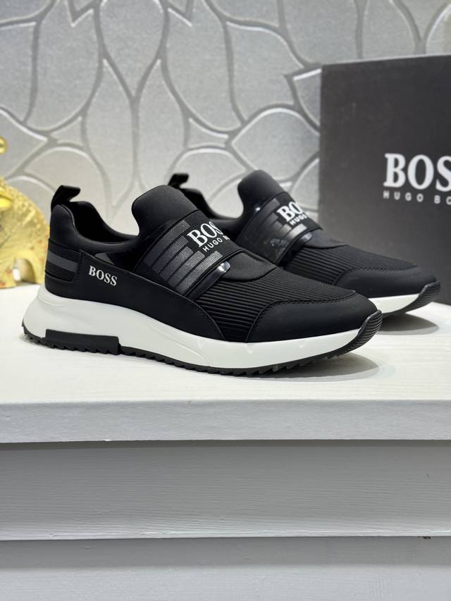 Bos＊ 男士精品 Boss 运动男鞋，本款是官方主打经典款，1:1质量，原厂名师制作，采用牛皮搭配面料舒适透气网布内里。完美楦型，大方时尚的设计，吸引了众多消