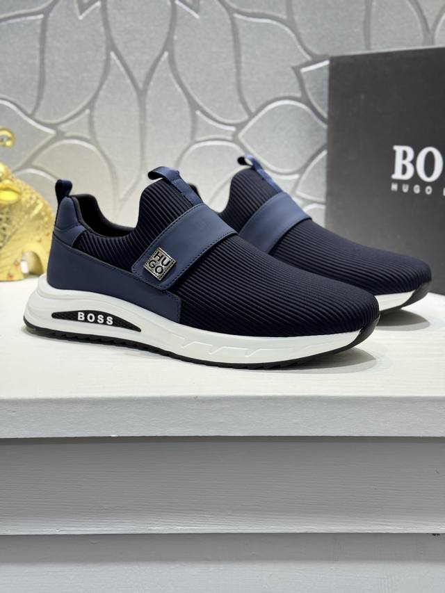 Bos＊ 男士精品 Boss 运动男鞋，本款是官方主打经典款，1:1质量，原厂名师制作，采用牛皮搭配面料舒适透气网布内里。完美楦型，大方时尚的设计，吸引了众多消